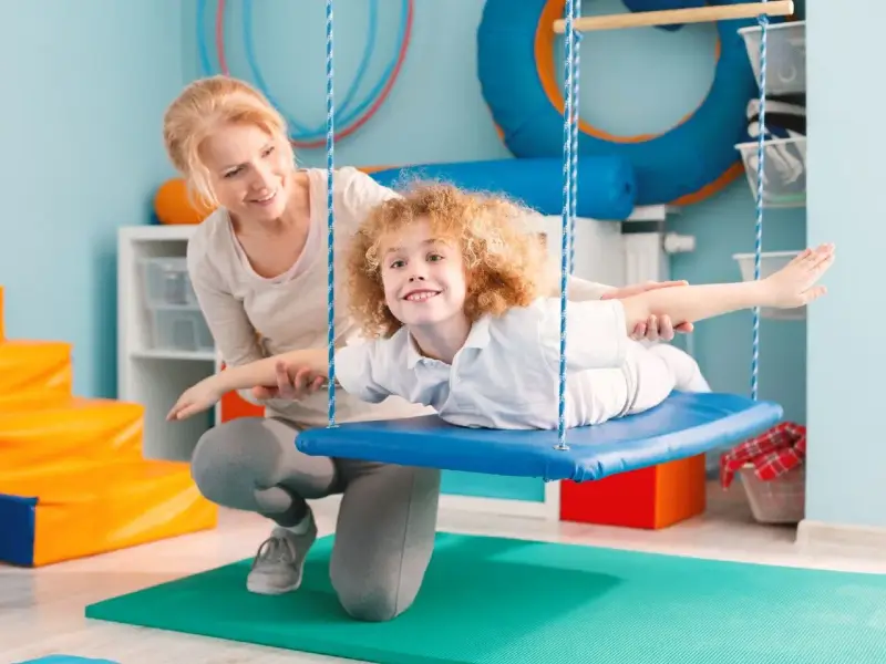 Dziecko czuje świat inaczej? Zaburzenia sensoryczne: objawy, diagnoza, wsparcie